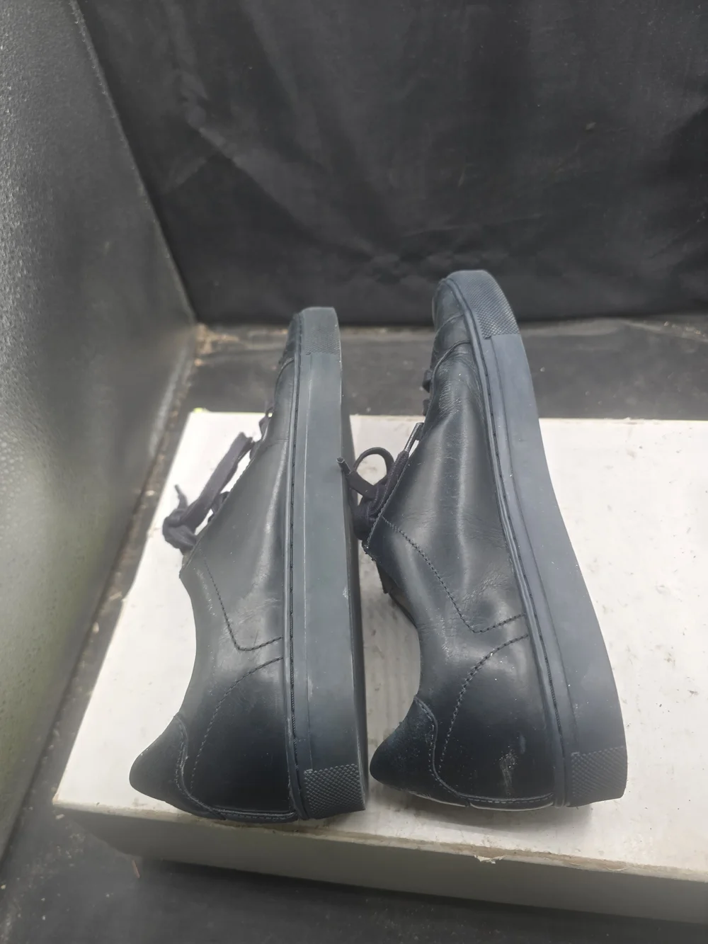 Banana Republic‎ Men's Dark Navy Leather Lace-Up Sneakers